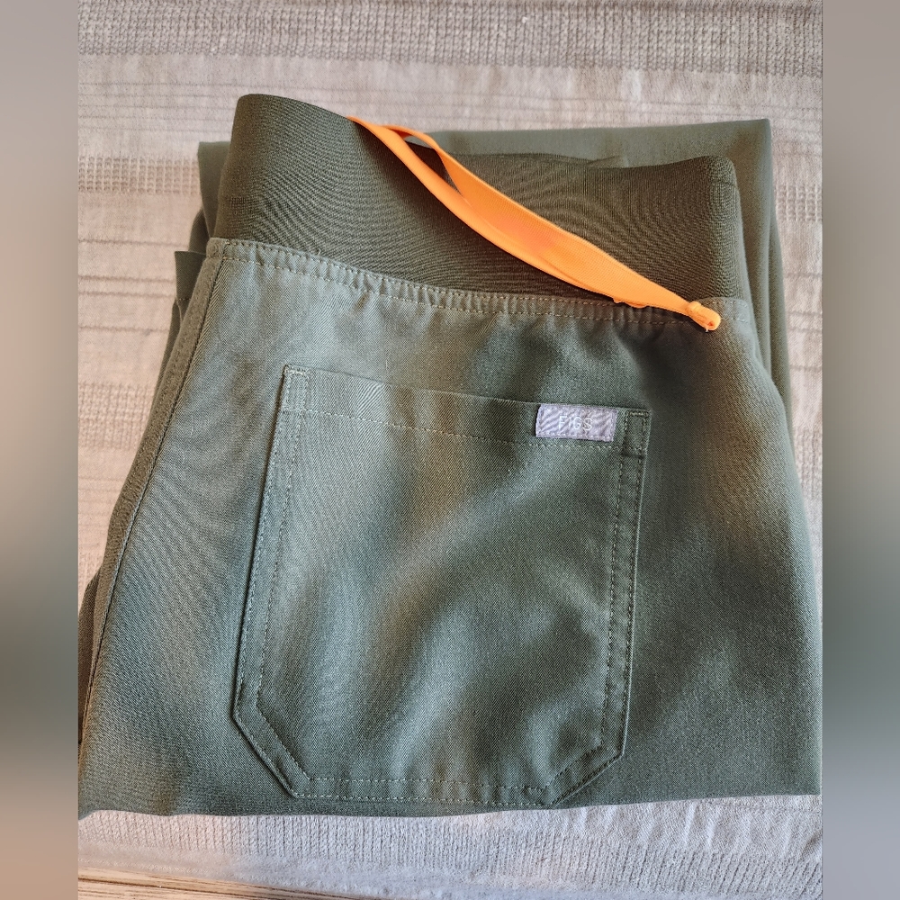 Figs Livingston XS